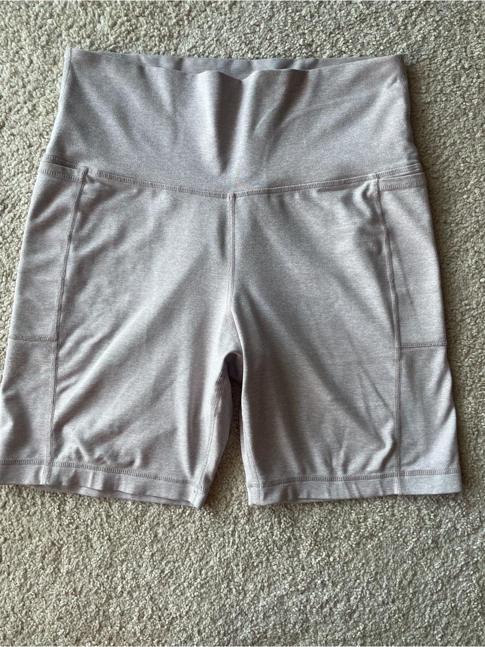Vuori High-Waist Women's Active Bike Shorts Light Mauve Size L Athleisure Preppy